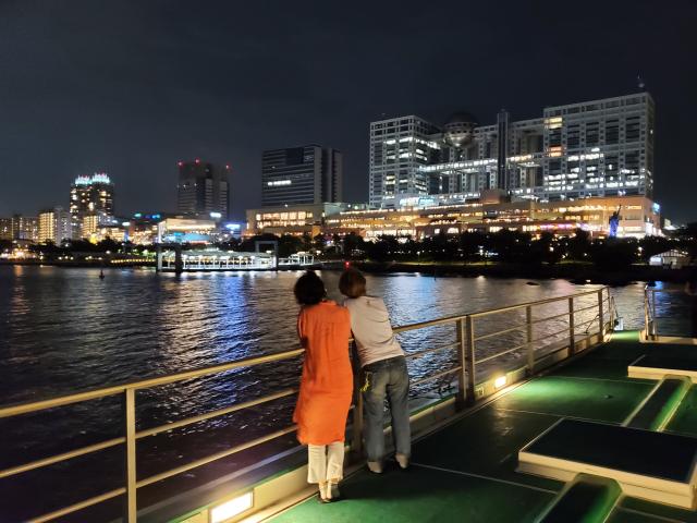 360度見渡せる広々としたルーフデッキ