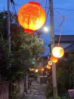 路地にも提灯