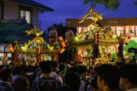 競り合う二艘