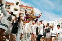 半世紀前のカメラが写す、令和の三社祭