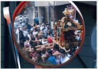 祭り街を行く