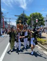 こども神輿を全力でやった男達